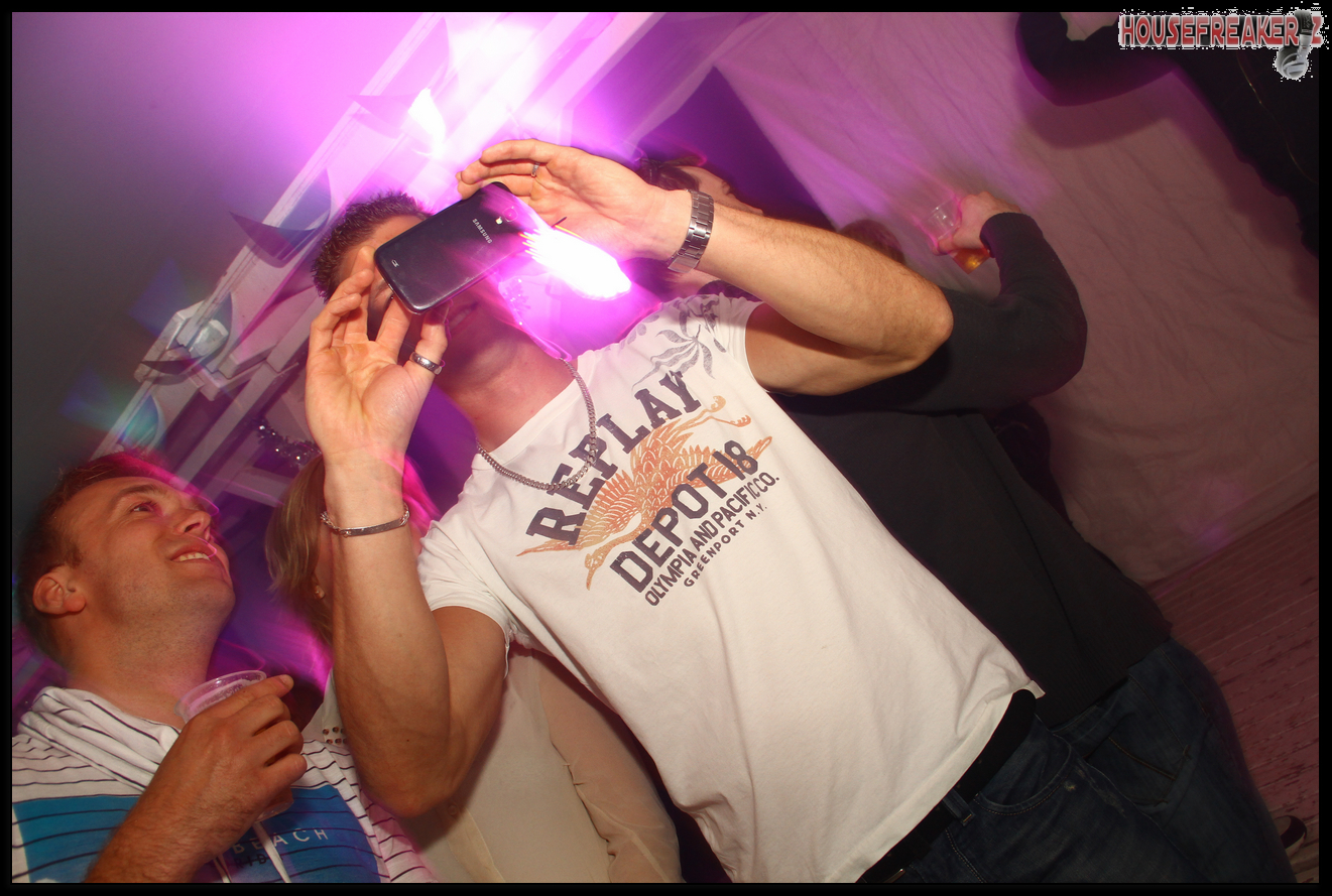 1321x889 pixels (1.212K)